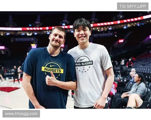 约基奇赛前拥抱杨瀚森偶像面基